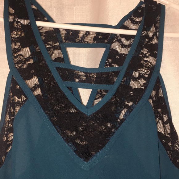 blouse - Picture 2 of 3